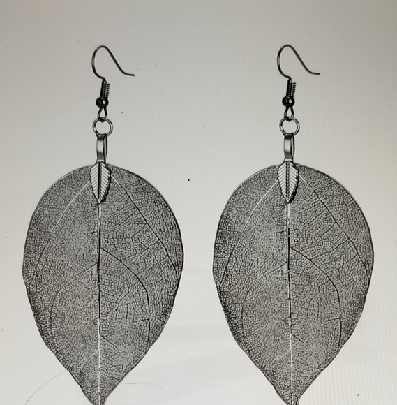 Jewelry - BLACK Real Leaf Dipped Earrings.